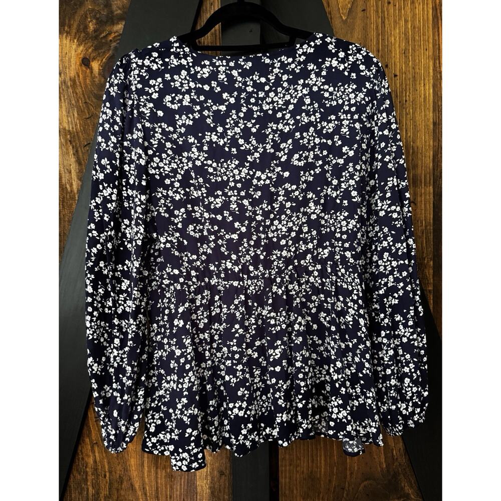 Bloomchic Navy & White Floral Wrap Blouse With Peplum Size 14-16 - Picture 2 of 14